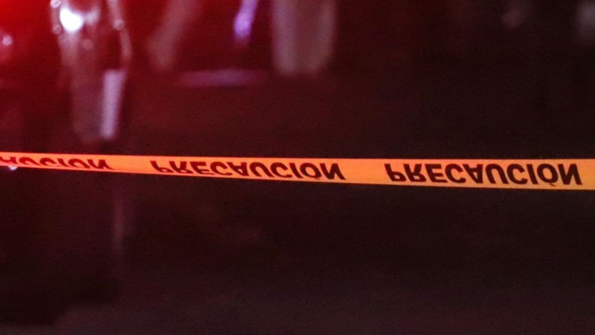 Línea amarilla de precaución