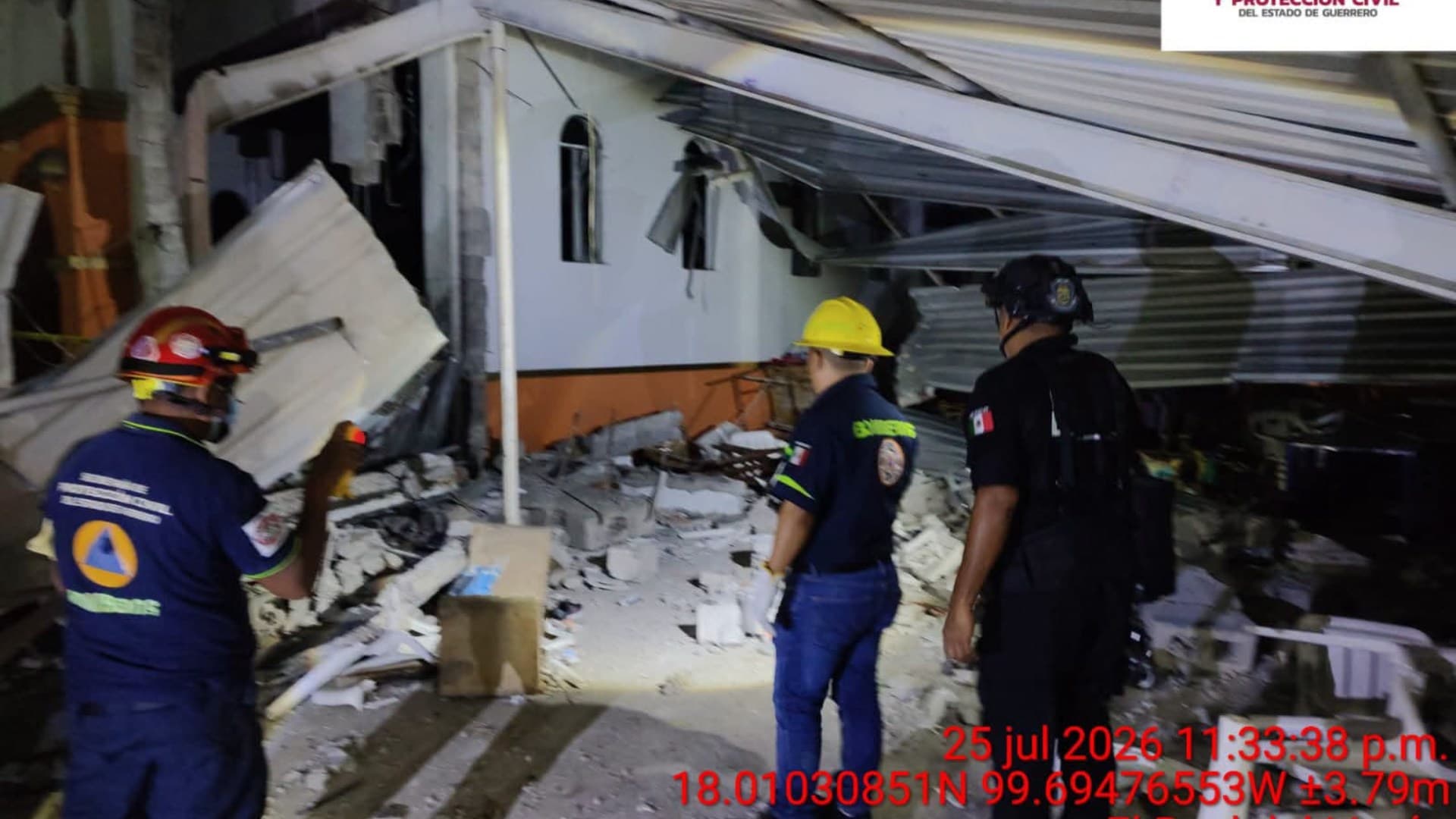 Aspectos de la explosión en la iglesia de Cocula. Foto: Secretaría de Gestión Integral de Riesgos y Protección Civil de Guerrero