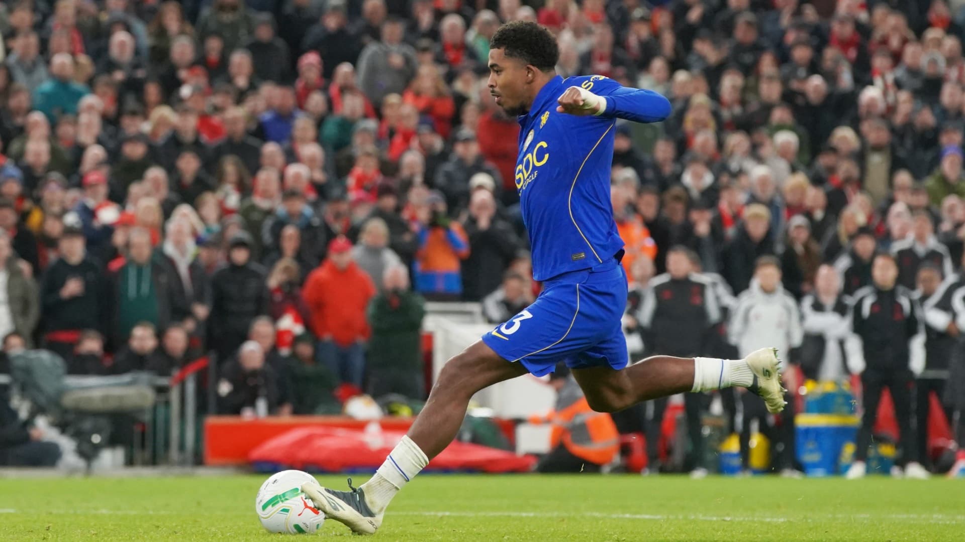 Wesley Fofana falló el penal decisivo en el partido entre Liverpool y Chelsea en la Copa de la Liga.