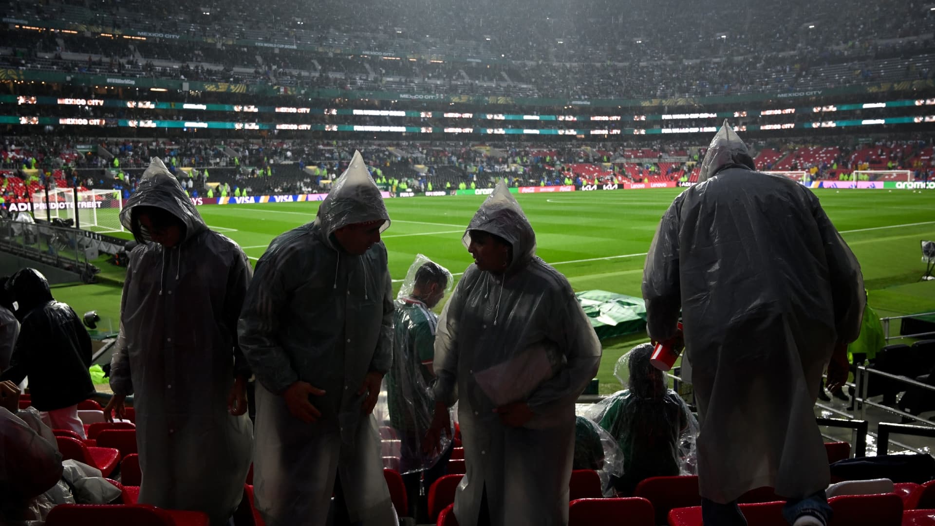 Suspenden partido de México vs Inglaterra. Foto: AFP