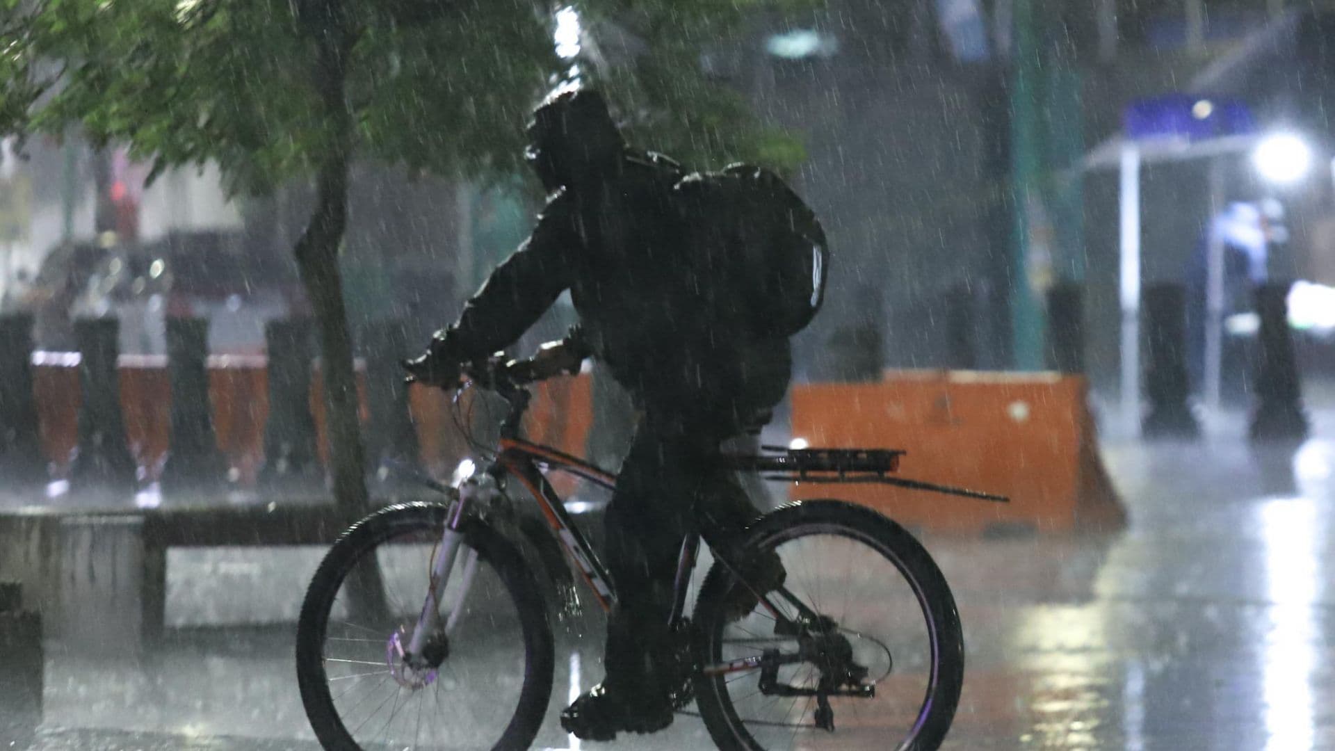 Alerta por Monzón Mexicano y Ciclón Marie Juntos: Habrá Lluvia Muy Fuerte con Tormenta Eléctrica