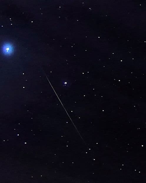 Centella de la lluvia de estrellas Oriónidas