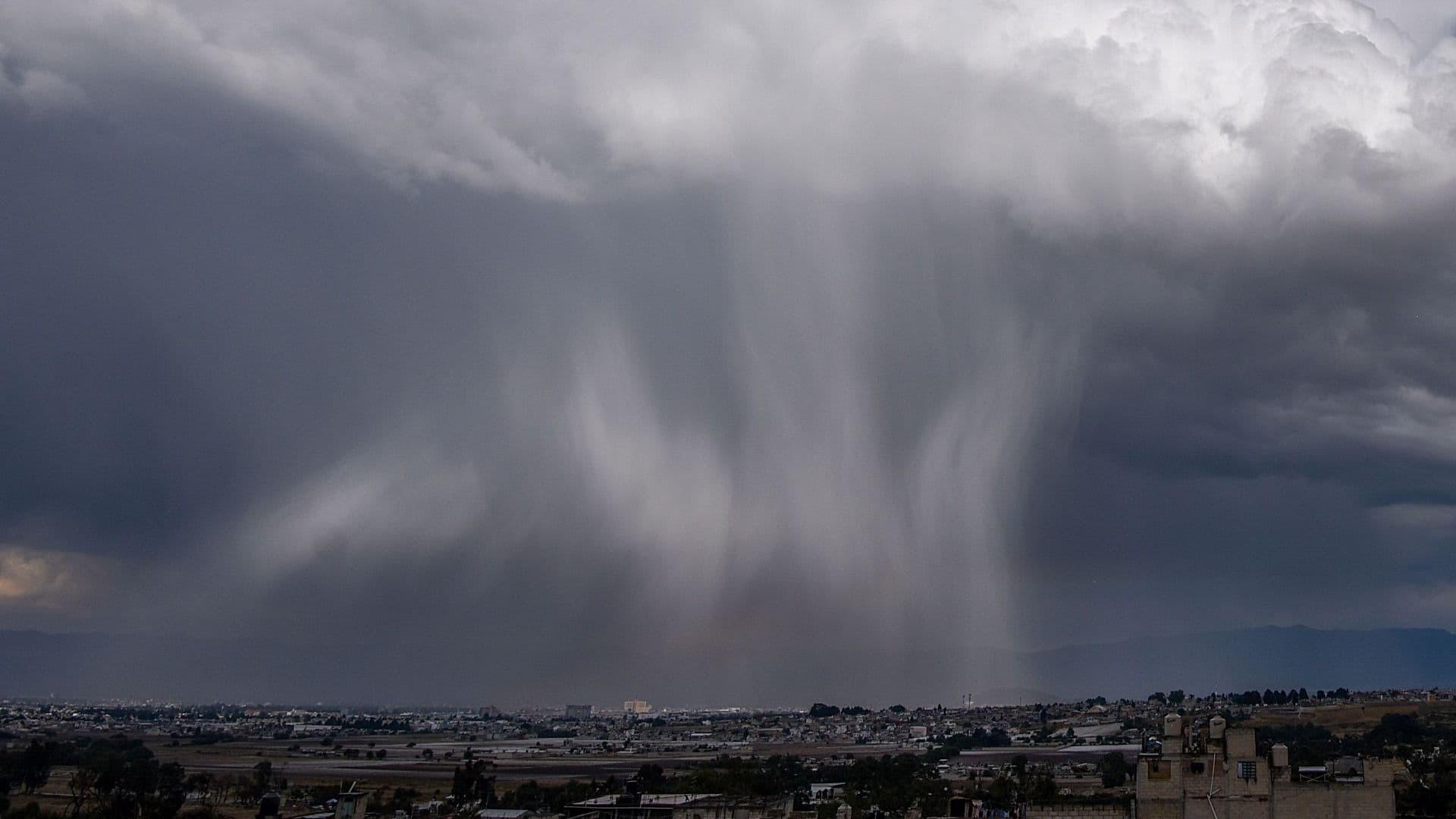 Lluvia en el Valle de México el 31 de marzo de 2026.
