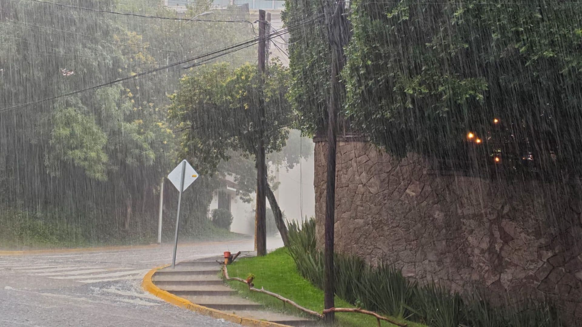 Inundación por Lluvia Tormenta Eléctrica y Granizada en Puebla Capital Hoy 8 Julio