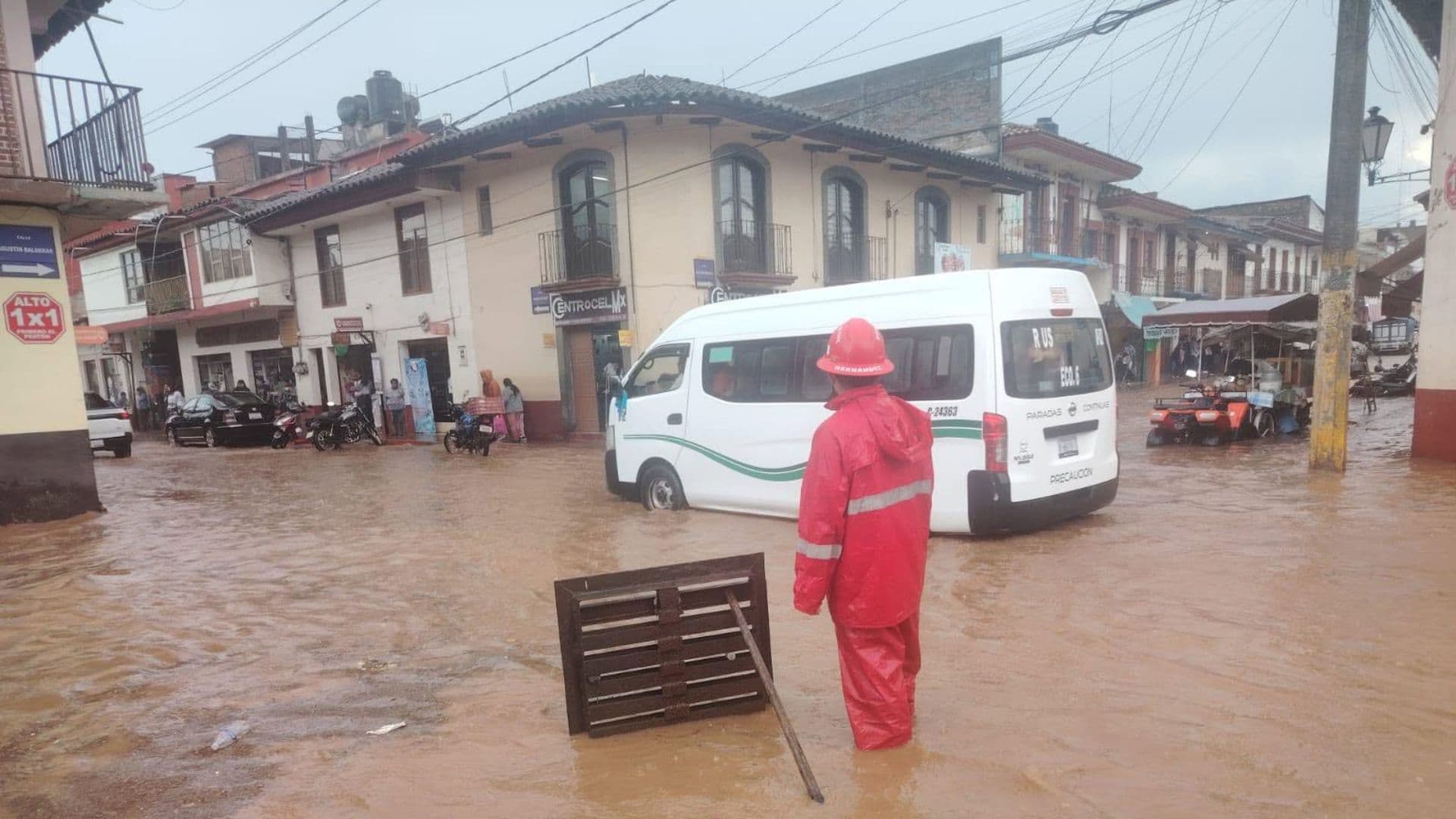 Lluvias Calles Inundadas Seis Viviendas Afectadas Zacatlán Puebla 15 Junio 2026