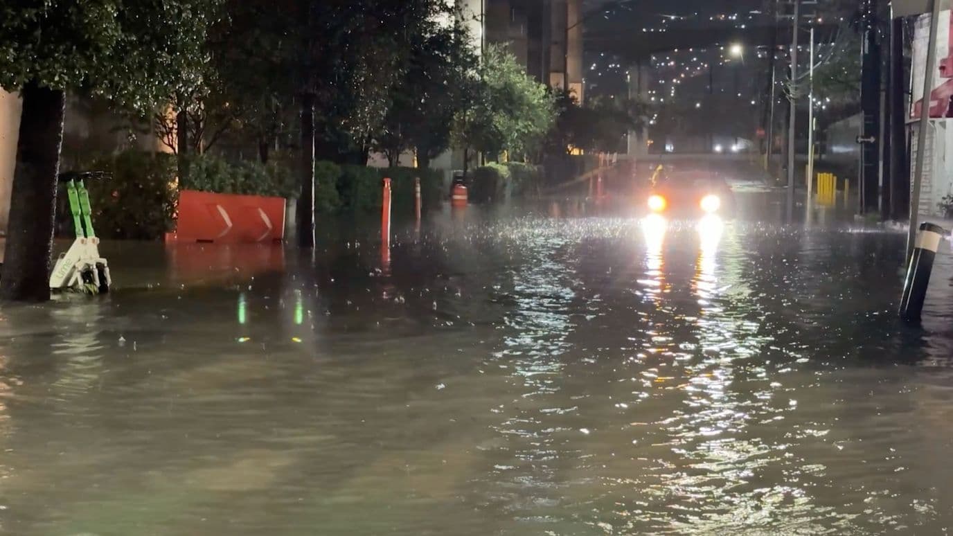 Calles inundadas en Monterrey