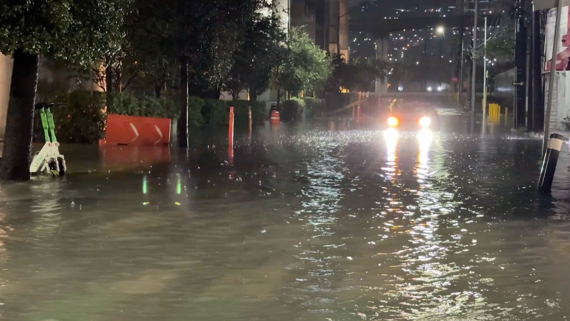 Calles inundadas en Monterrey