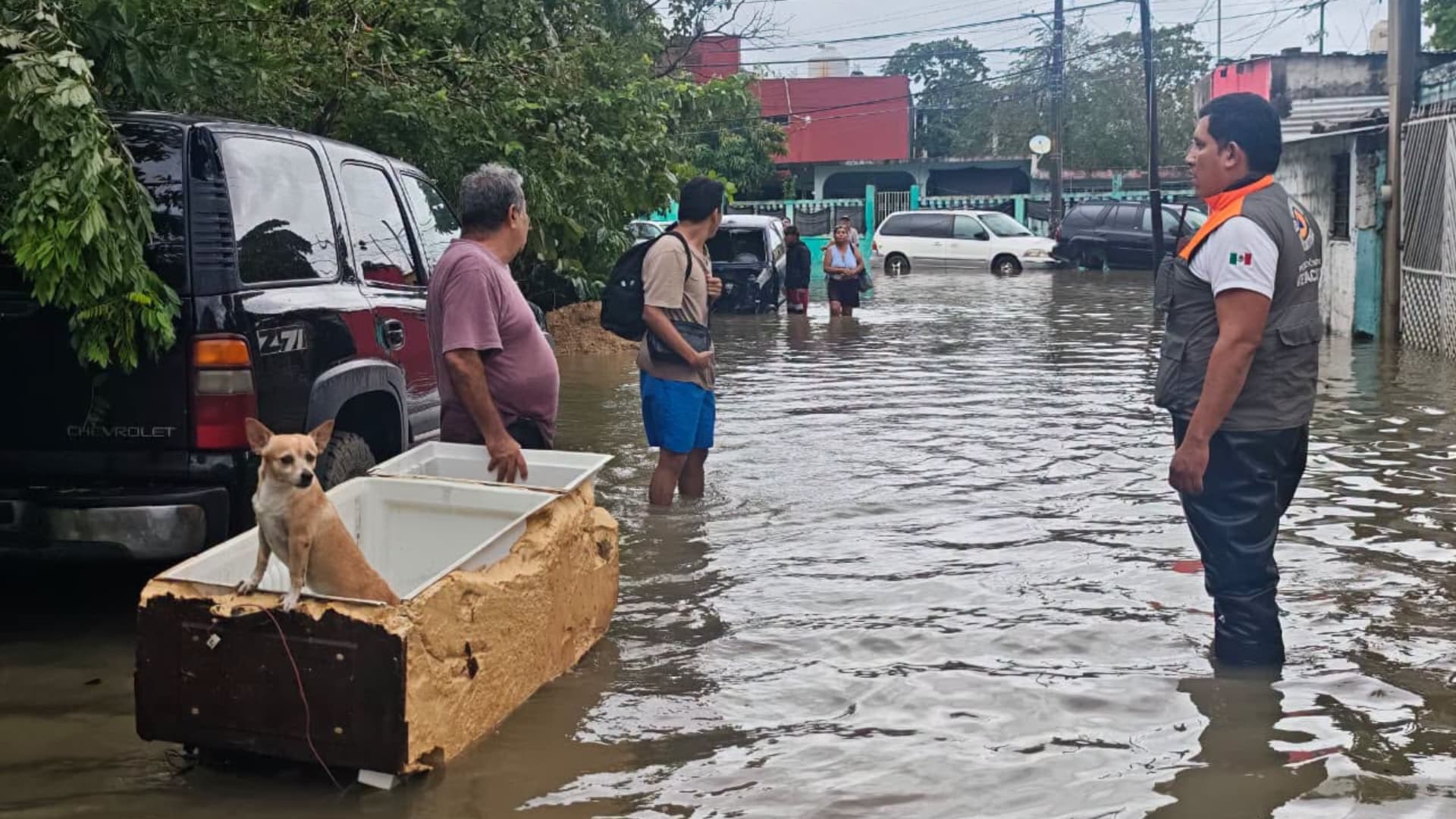 Habitantes de Nanchital, Veracruz, sufren por las lluvias e inundaciones