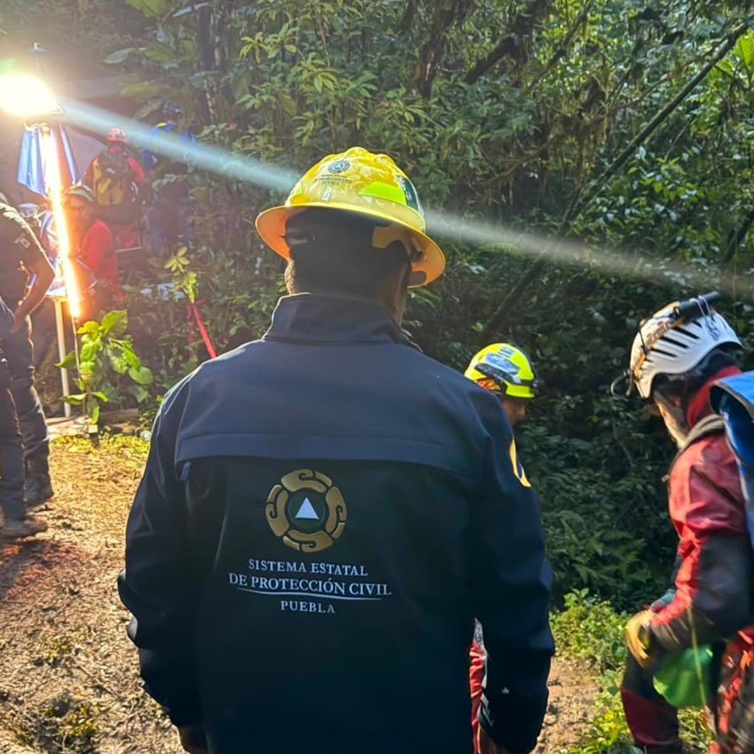 Dos cuerpos localizados en gruta de Cuetzalan.