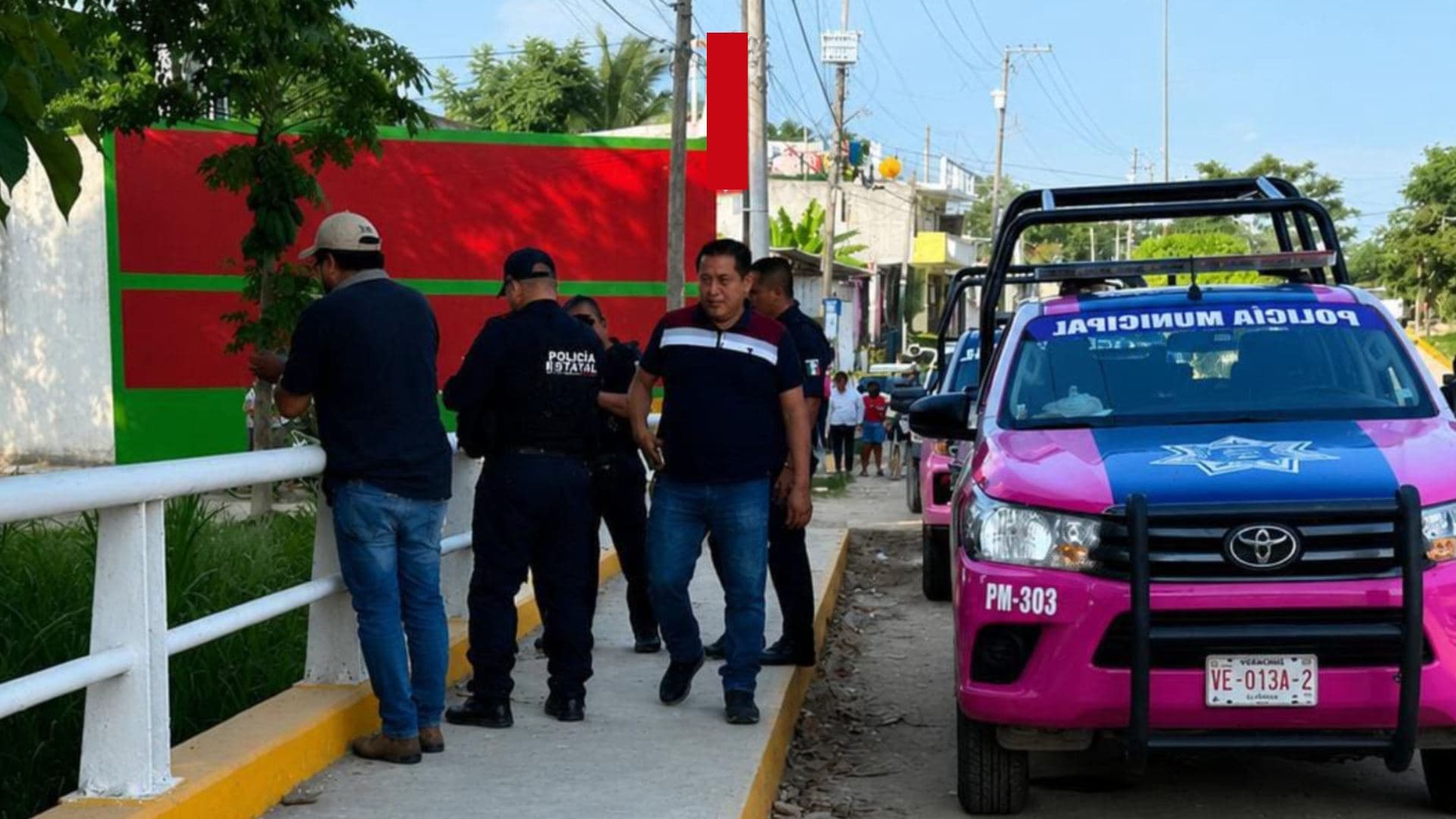 Un hombre de 40 a 45 años fue encontrado muerto en un canal de aguas negras en Poza Rica.