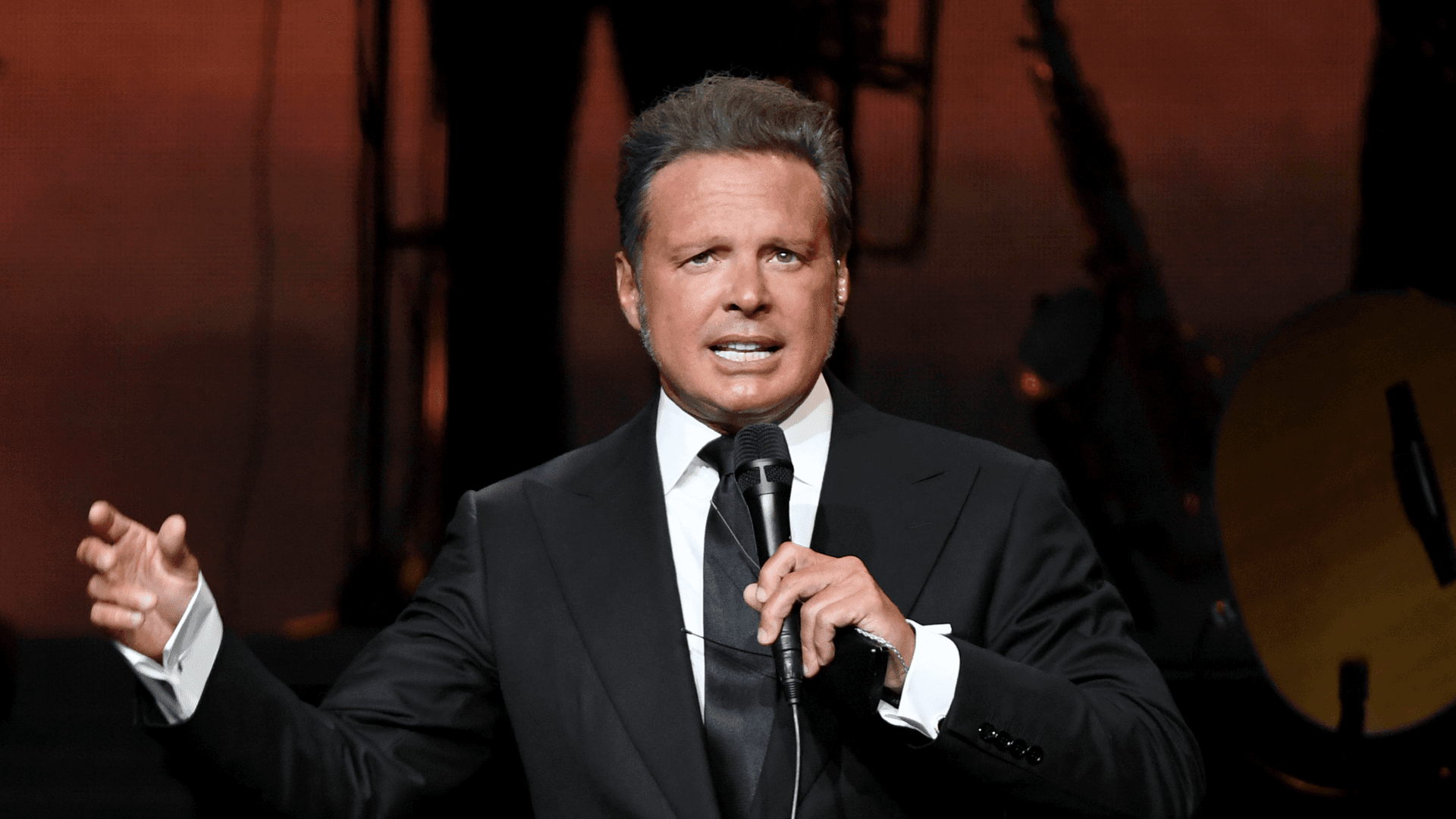 Luis Miguel Reaparece Tras los Rumores sobre su Salud: Así Luce el Cantante