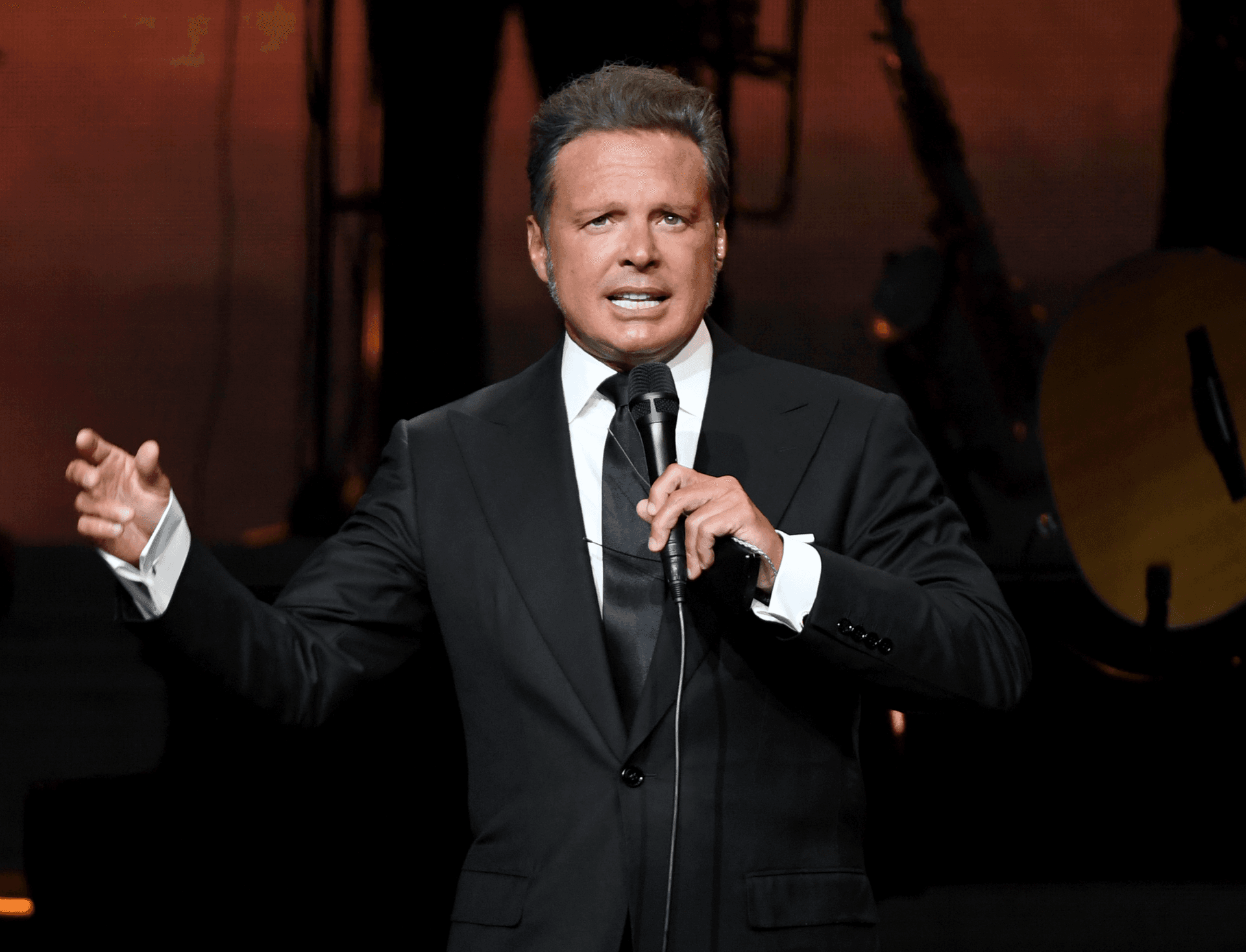 Luis Miguel Reaparece Tras los Rumores sobre su Salud: Así Luce el Cantante