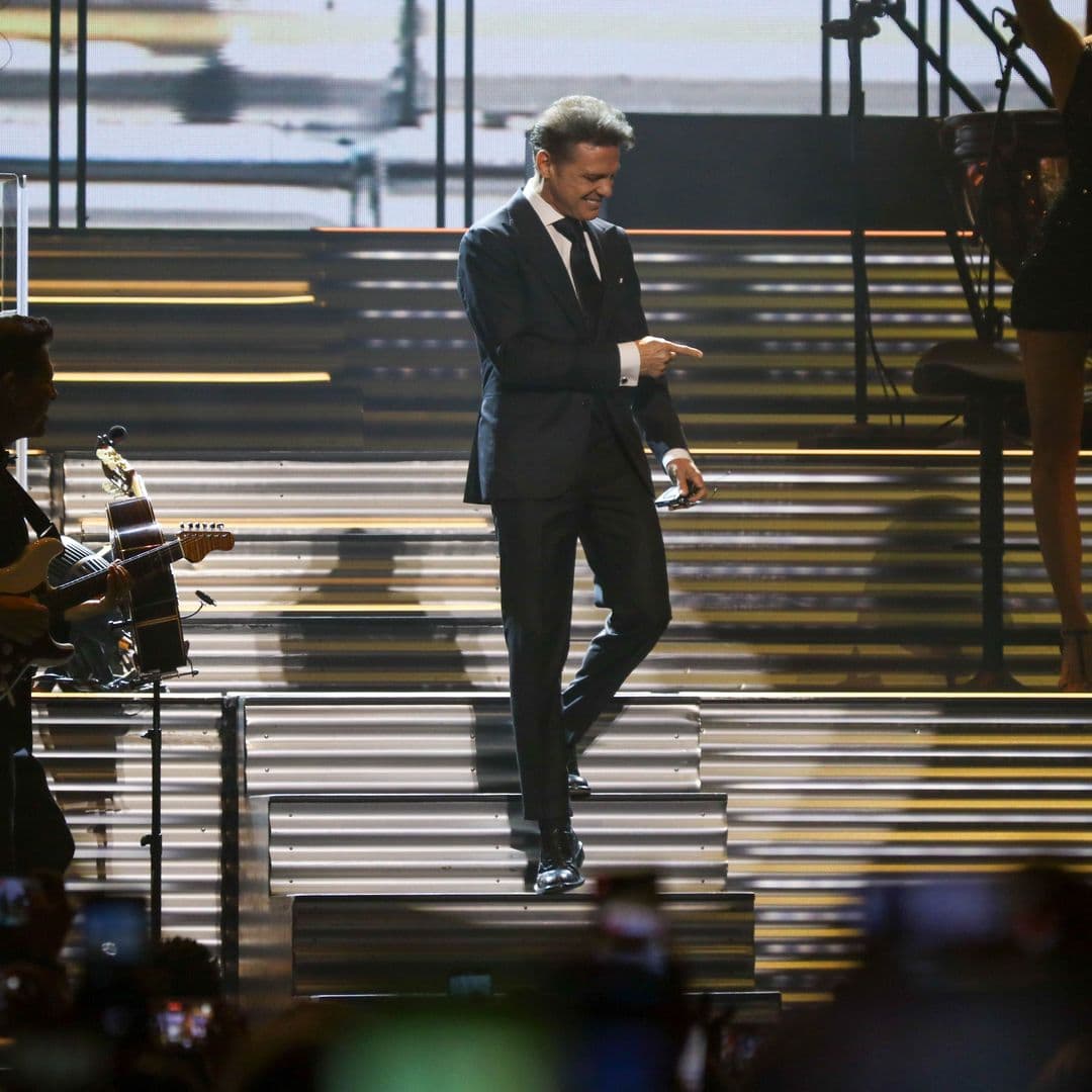 Luis Miguel Reaparece y Sorprende cómo se Ve en su Regreso a la Pantalla