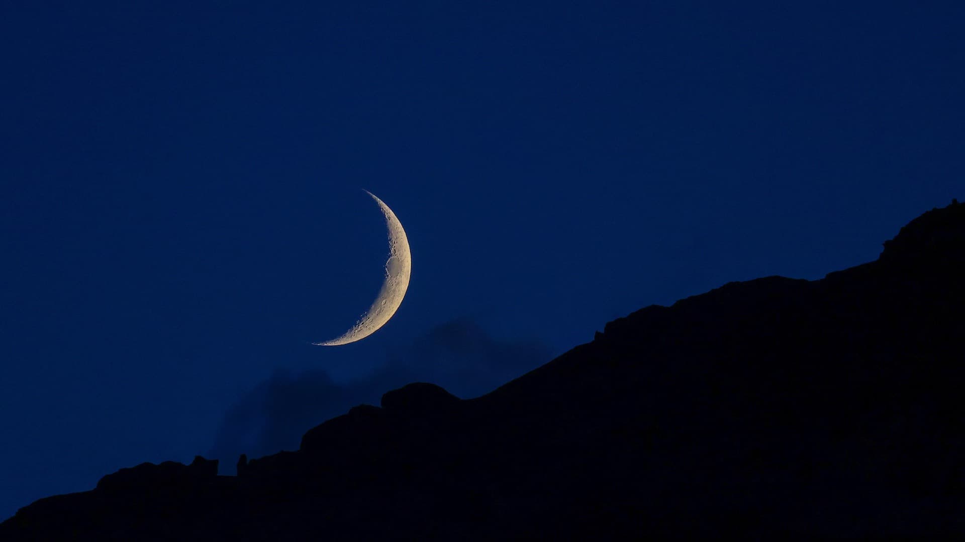 Luna menguante sobre Suiza