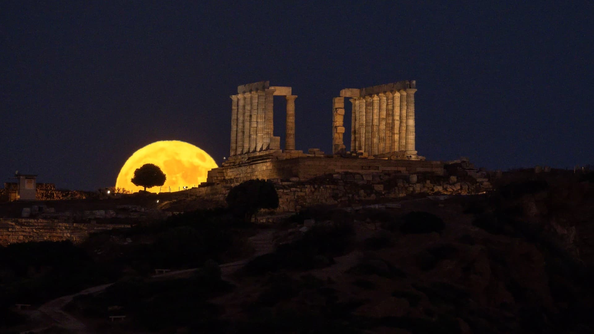 Luna llena en Atenas