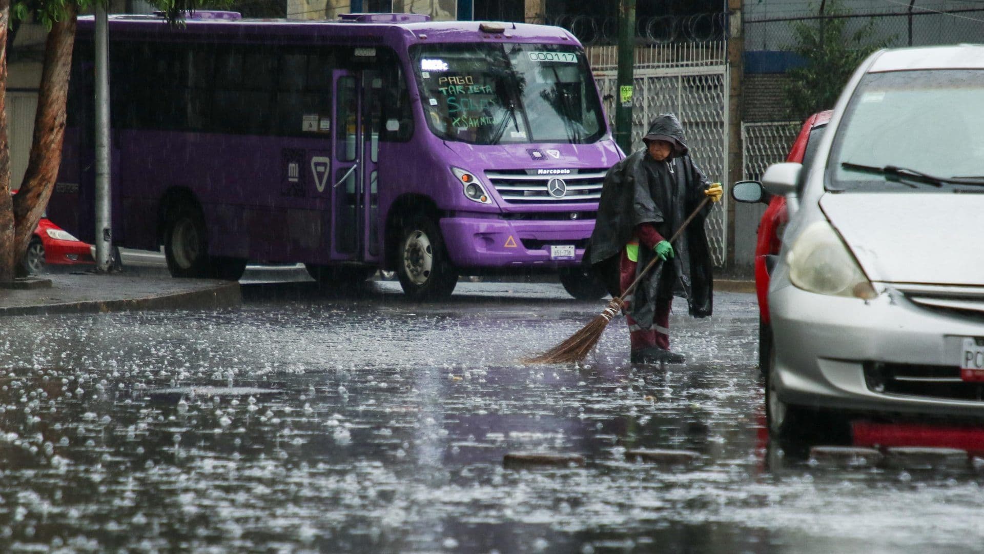 Lluvia fuerte en La Raza, Ciudad de México, el 13 de Julio 2026. Foto: Cuartoscuro | Archivo