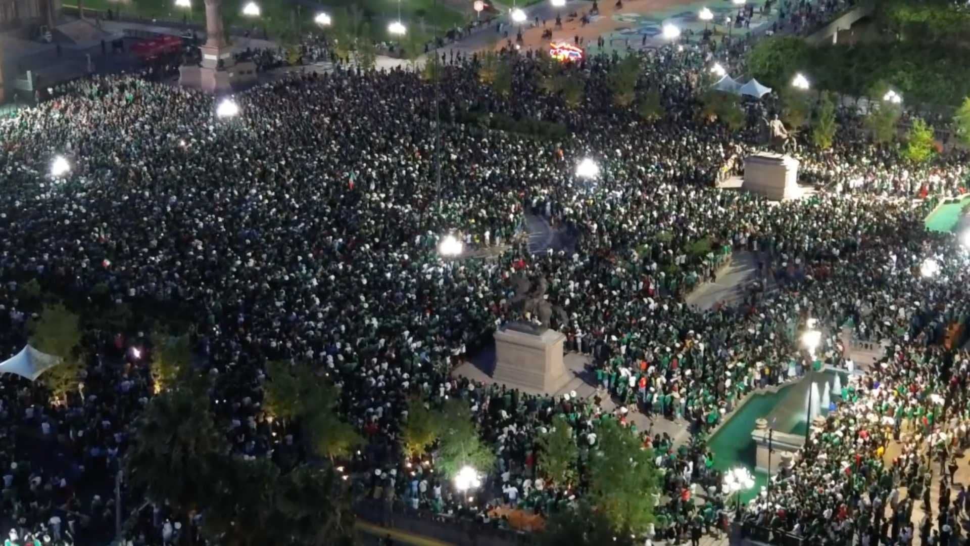 Aficionados Celebran el Triunfo de la Selección Mexicana en Monterrey