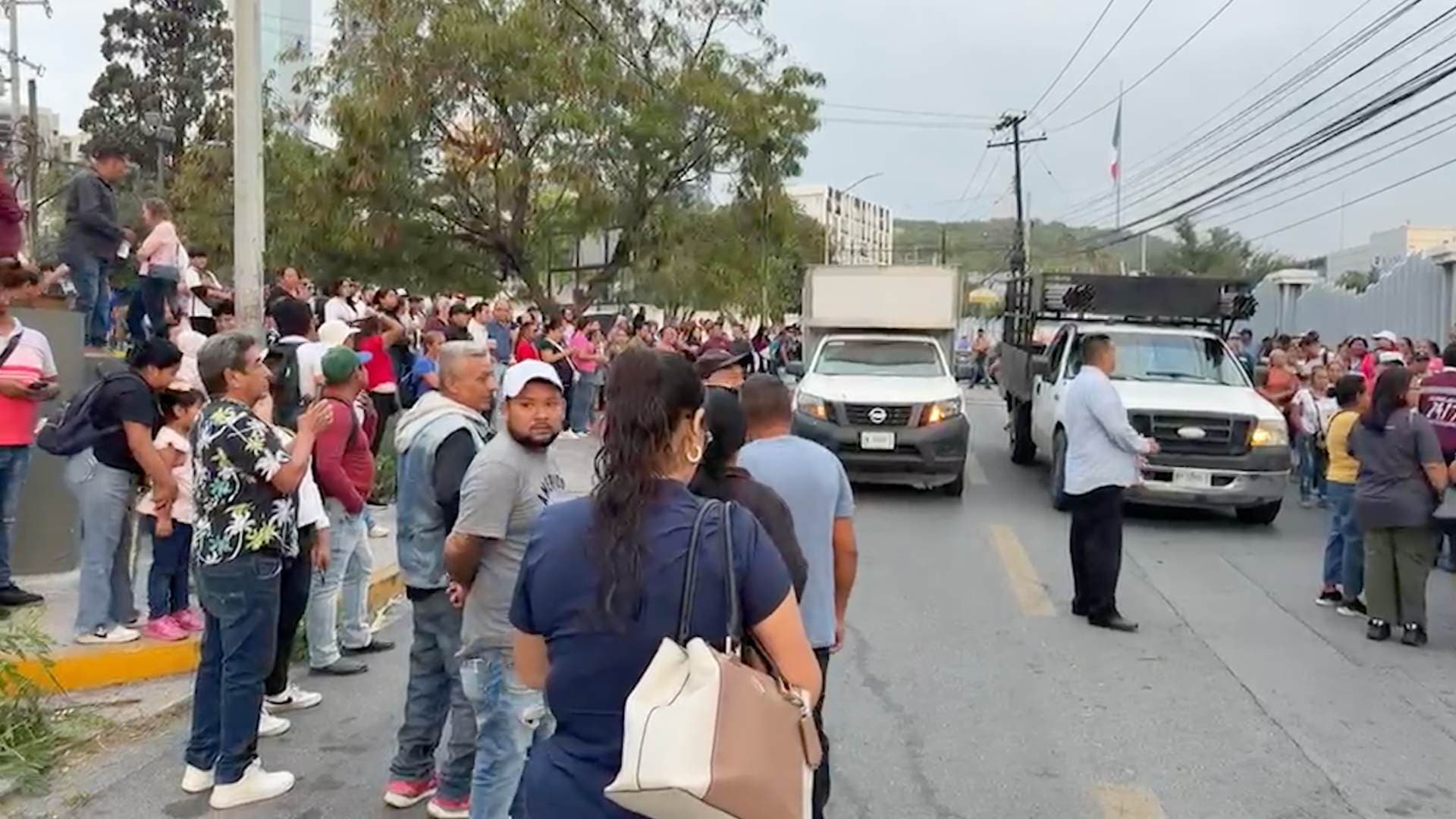 Vecinos de García se manifiesta en Agua y Drenaje de Monterrey