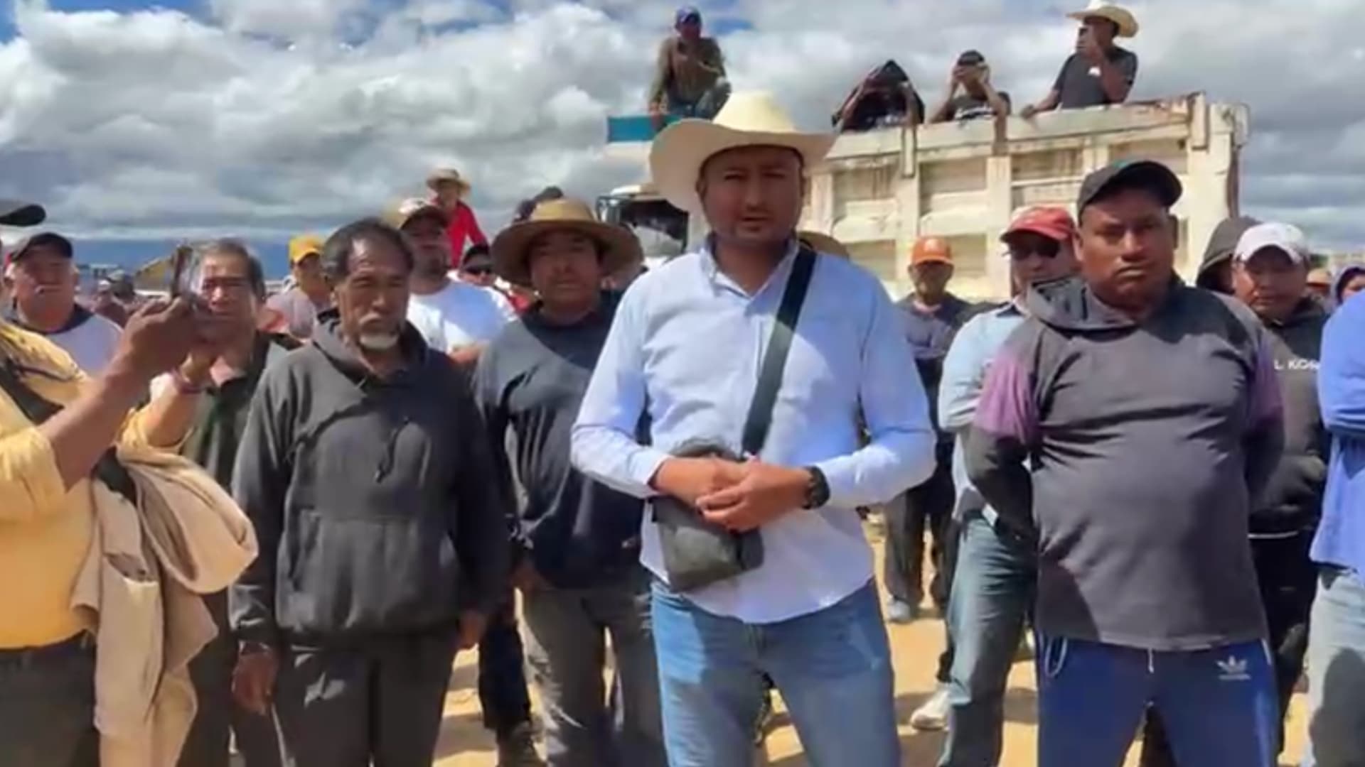 Pobladores piden que no se clausuren los bancos de tierra en San Diego Cuachayotla.