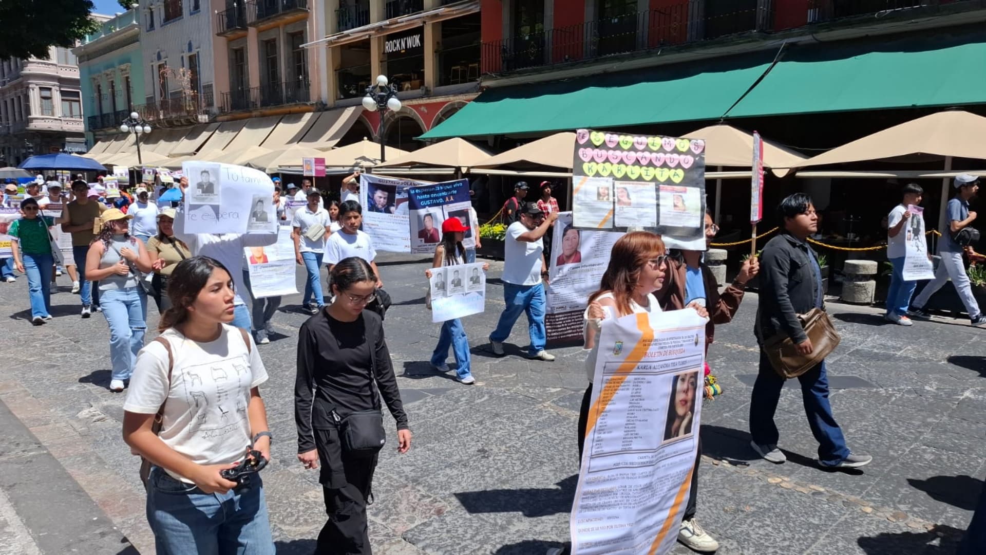 Las mujeres piden pronta localización de sus familiares.