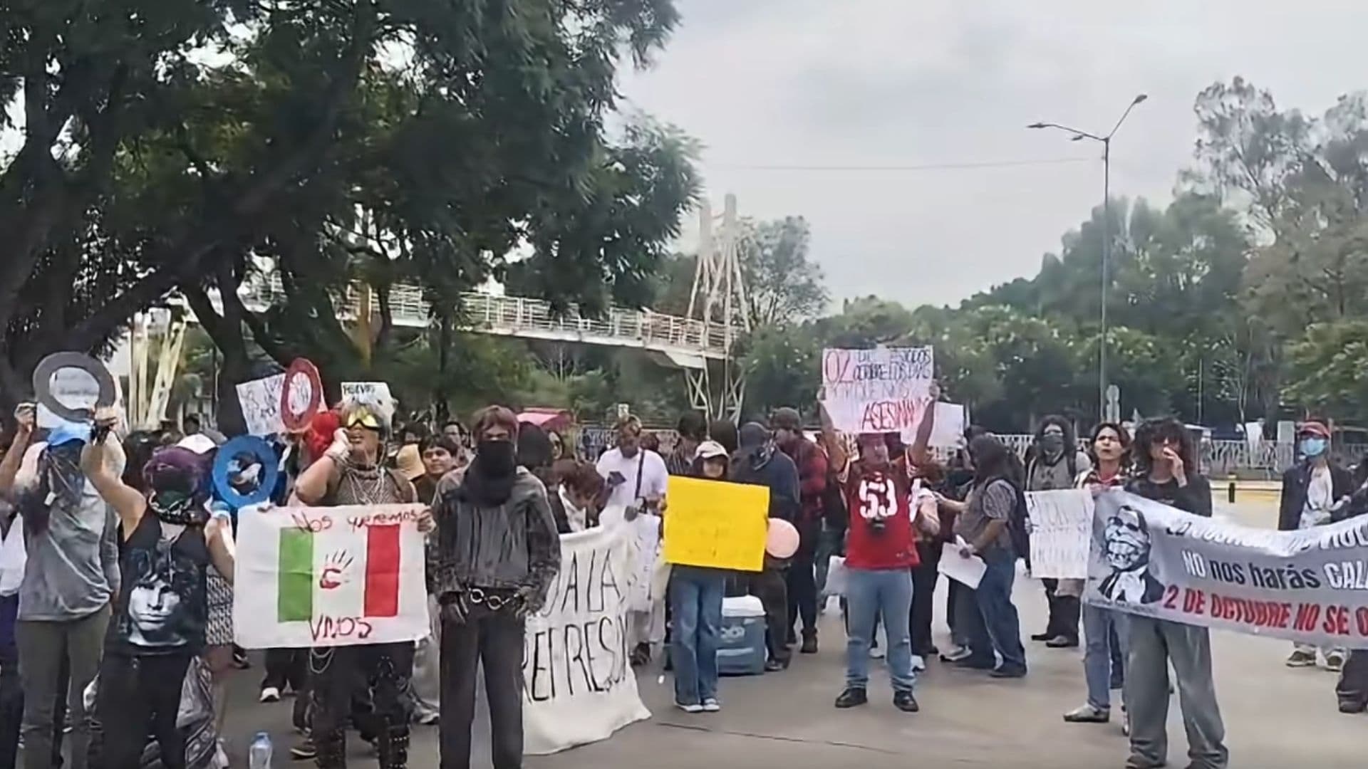 Manifestación de estudiantes en Fiscalía General del Estado de Puebla.