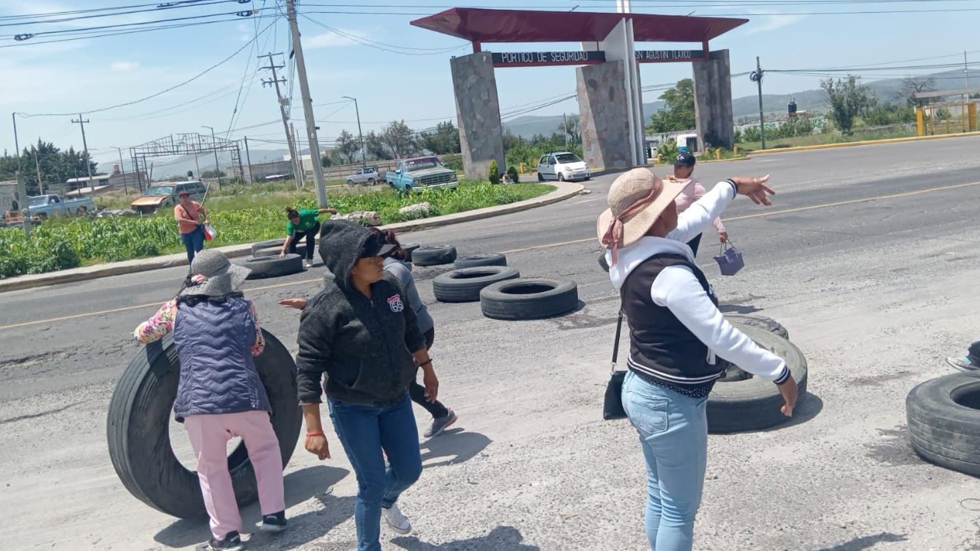 Manifestación en la carretera federal Amozoc–Acajete.