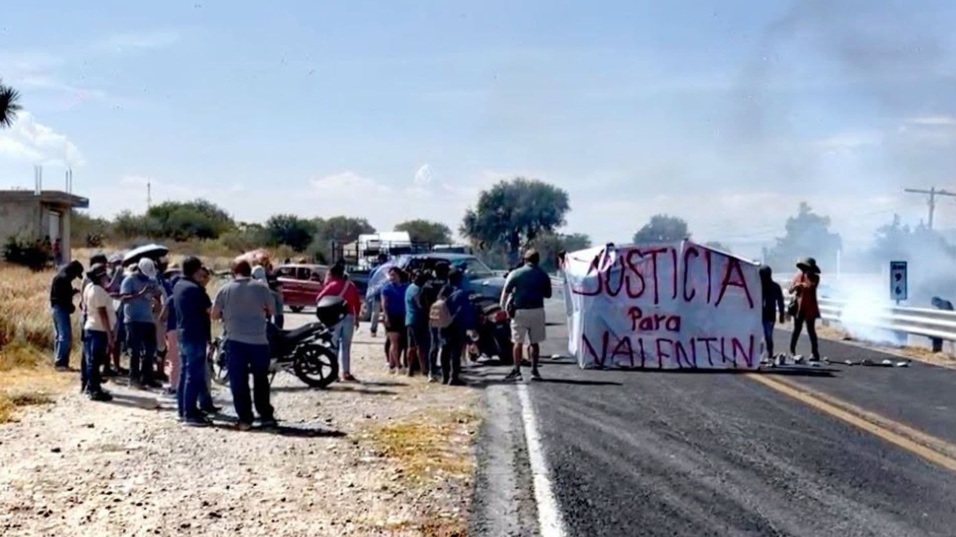 Cierre en la Carretera Puebla-Tehuacán. Manifestación por Valentín.