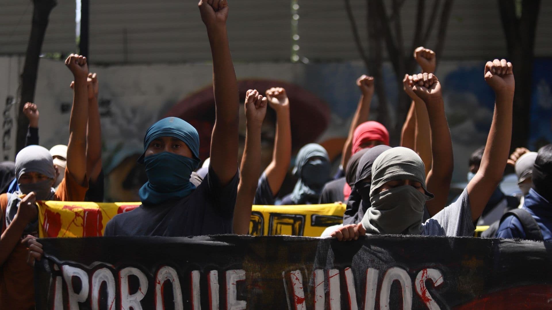 Manifestación por el caso Ayotzinapa en la Secretaría de Gobernación, en CDMX