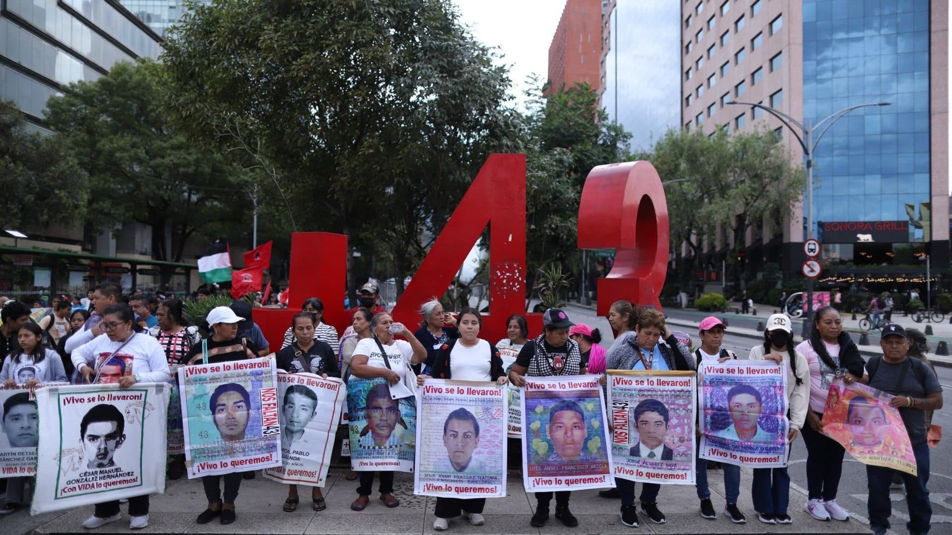 Marcha por Ayotzinapa en la CDMX