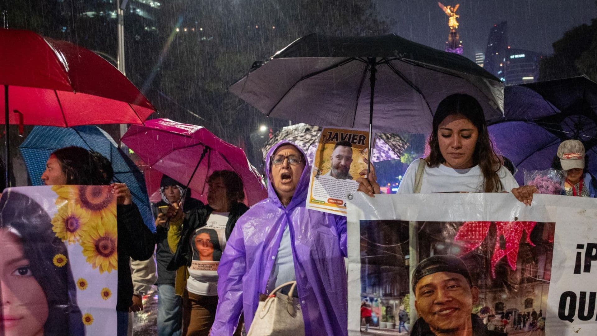 Colectivos de búsqueda realizaron una velada y caminata en la Ciudad de México.