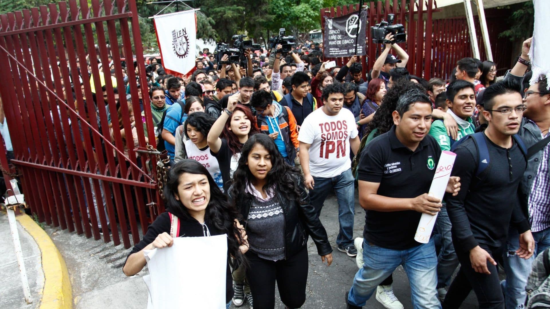 Estudiantes del IPN realizan una marcha