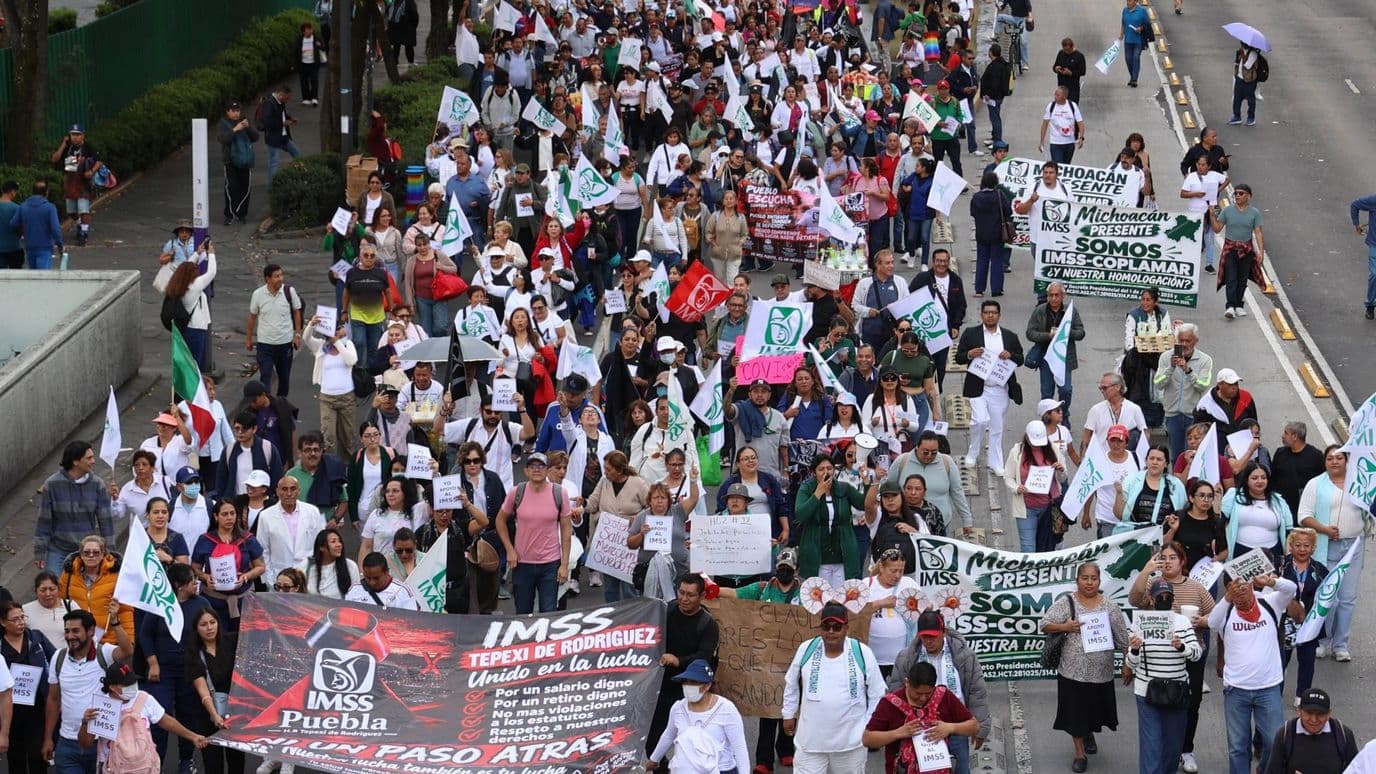 Marcha de trabajadores y jubilados del IMSS en CDMX el 21 de octubre 2026. Foto: Cuartoscuro | Archivo