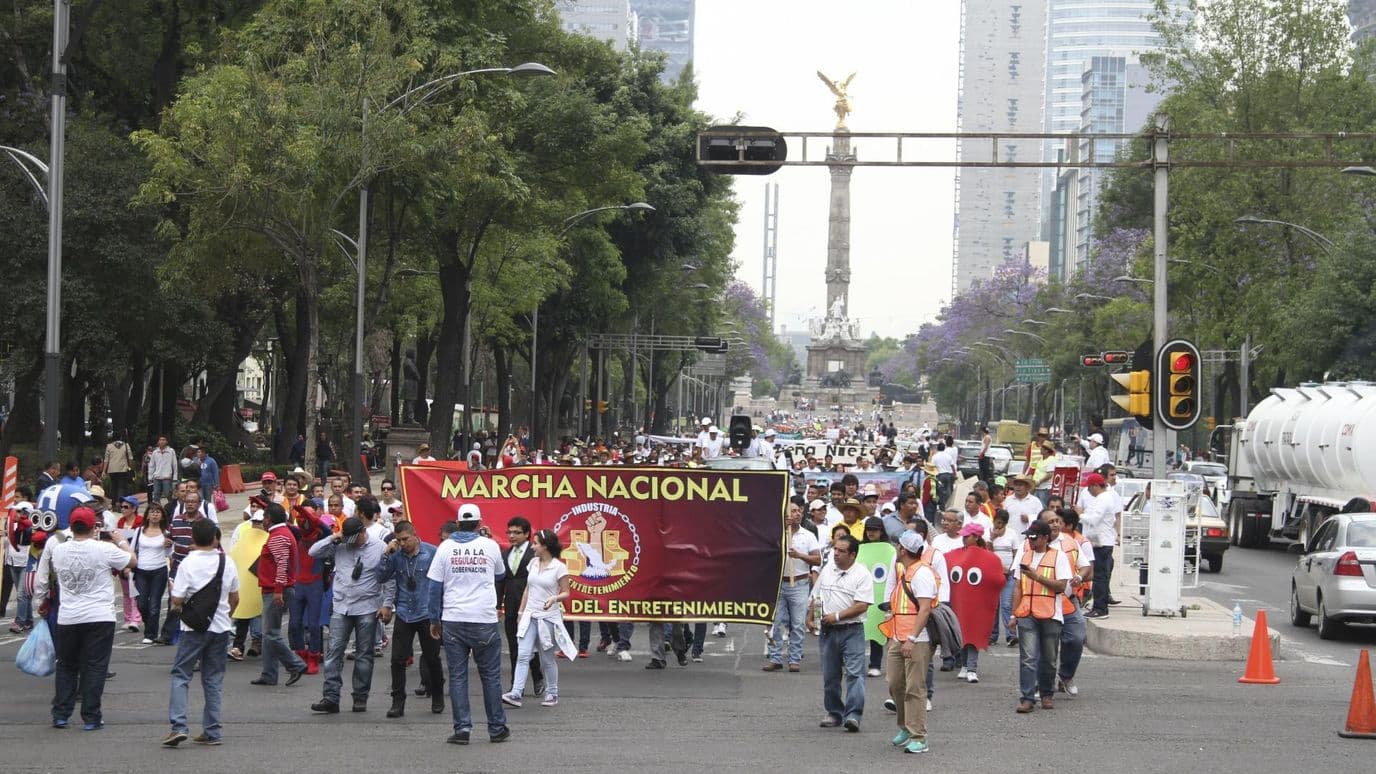 Marcha de la Unión Nacional de Maquineros en Ciudad de México en abril 2015. Foto: Cuartoscuro | Archivo