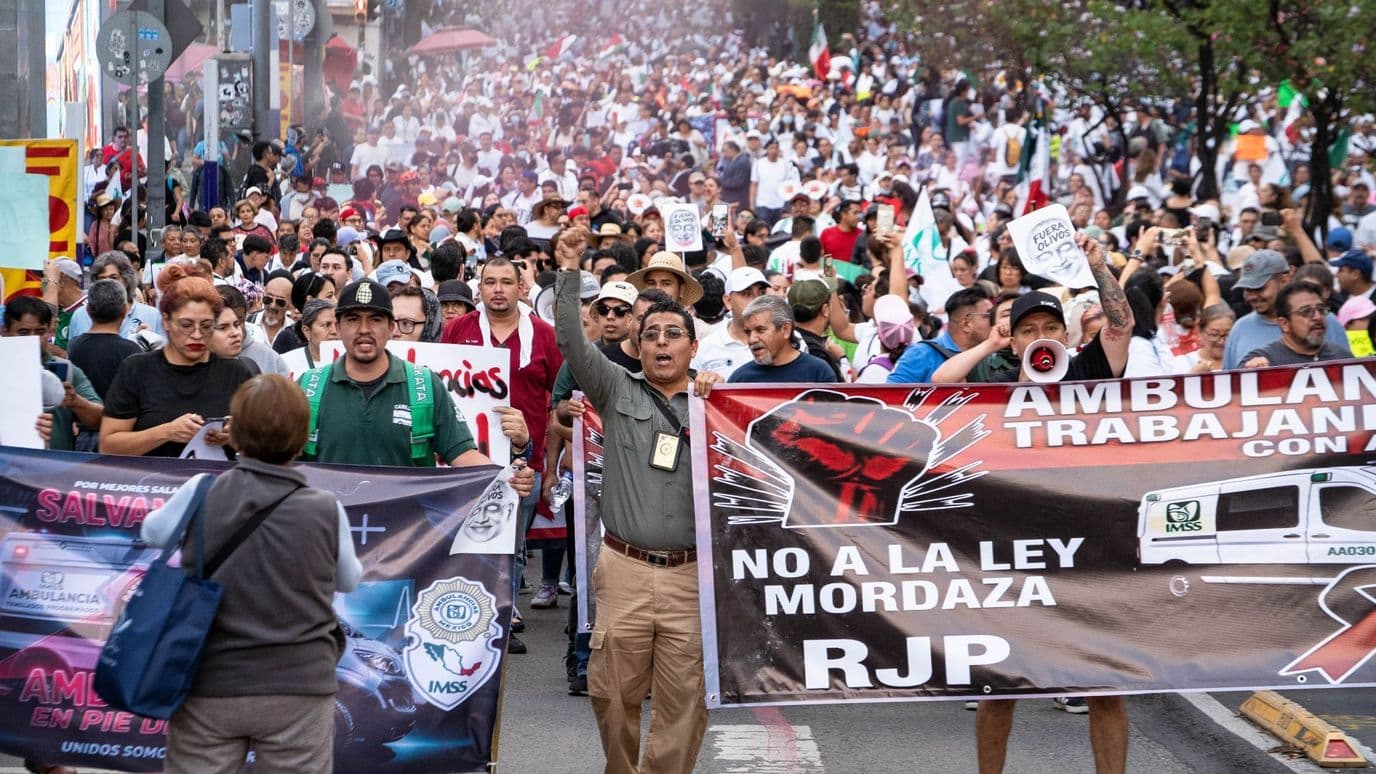Marcha de trabajadores del IMSS en CDMX