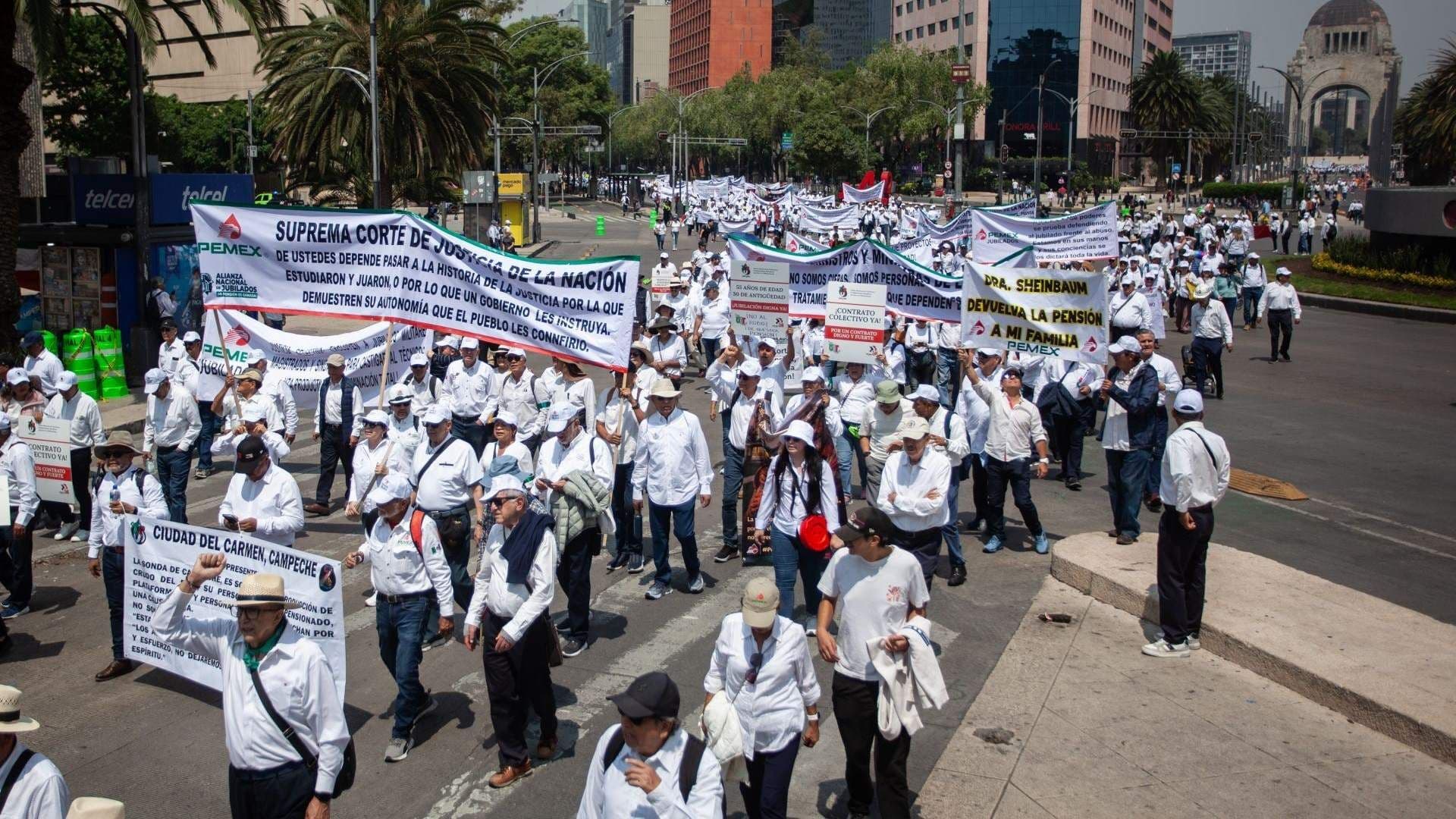Marcha de jubilados de la CFE