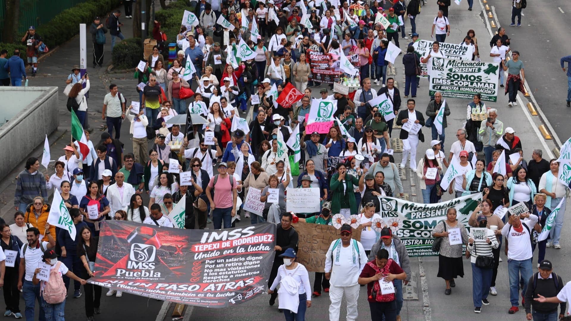 Marcha de trabajadores del IMSS en CDMX
