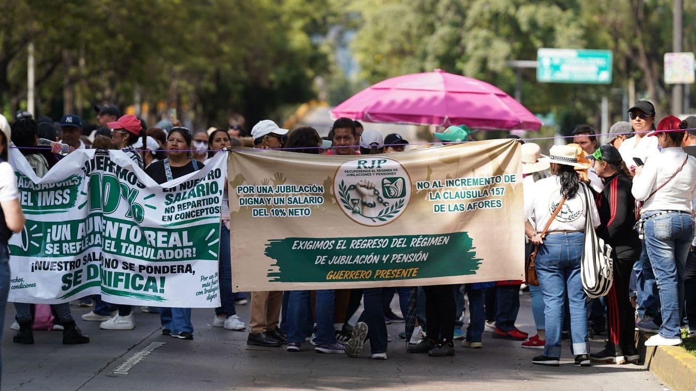 Marcha de trabajadores del IMSS