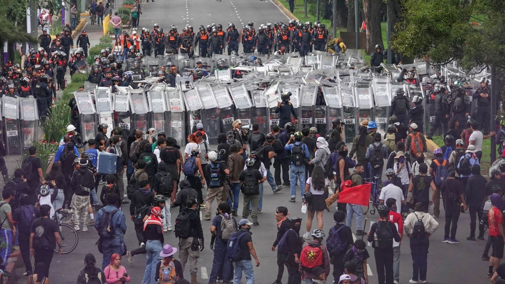 Manifestantes en Calzada de Tlalpan, en Ciudad de México.