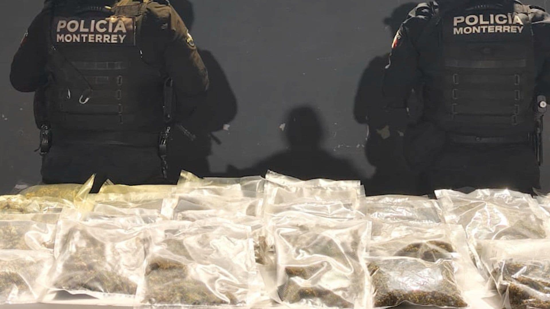 Policía de Monterrey asegura bolsas con marihuana