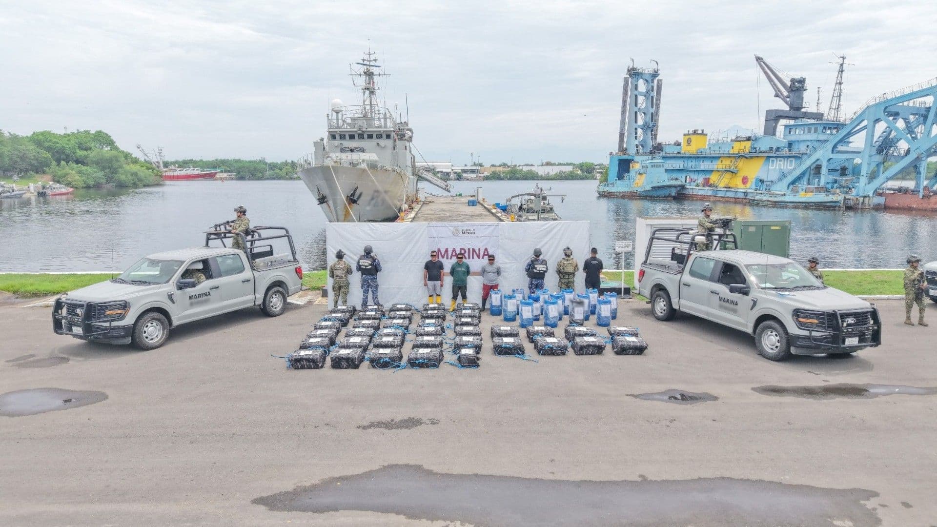 Marina asegra embarcación con más de una tonelada de cocaína