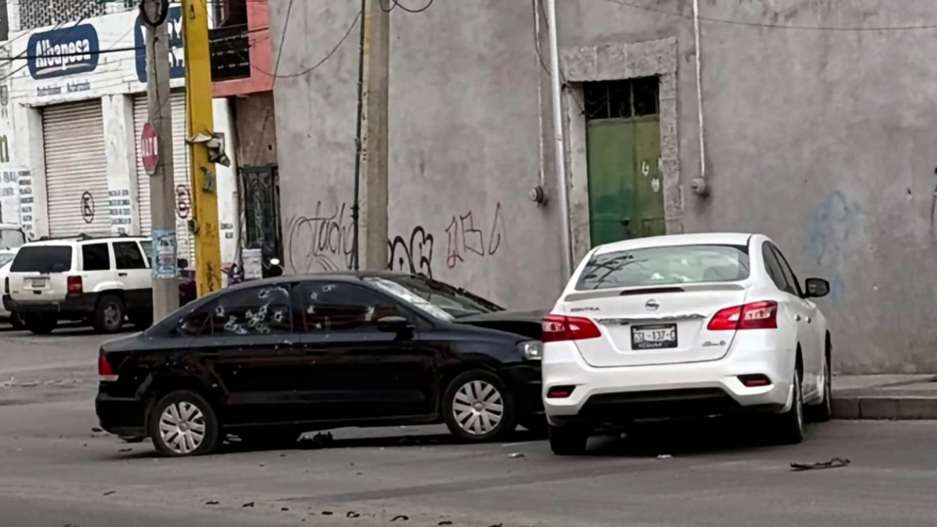 Asesinan a Tiros a Dos Personas a Bordo de su Auto en Valle de Santiago, Guanajuato