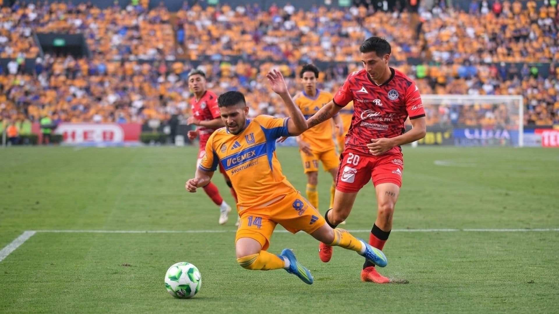 Mauro Lainez (20) enfrentó a su hermano Diego (atrás) en un partido entre Mazatlán y Tigres.