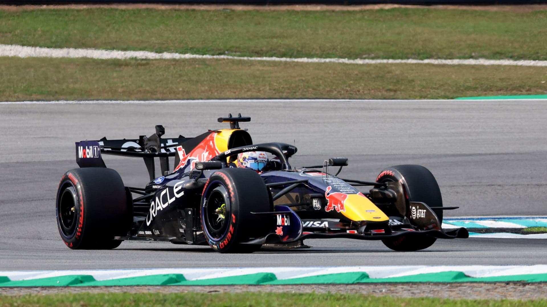 Max Vertappen consiguió su primera 'pole position' de la temporada