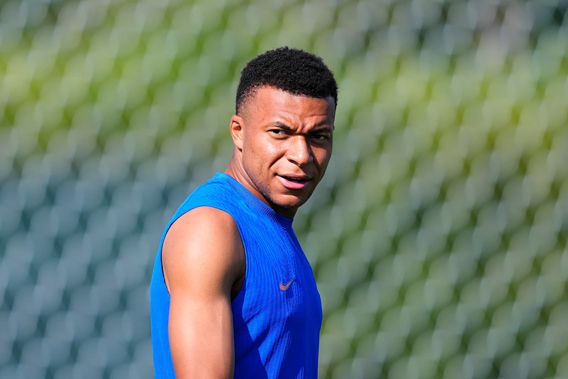 Kylian Mbappé durante entrenamiento previo a partido del Mundial de Futbol 2026.