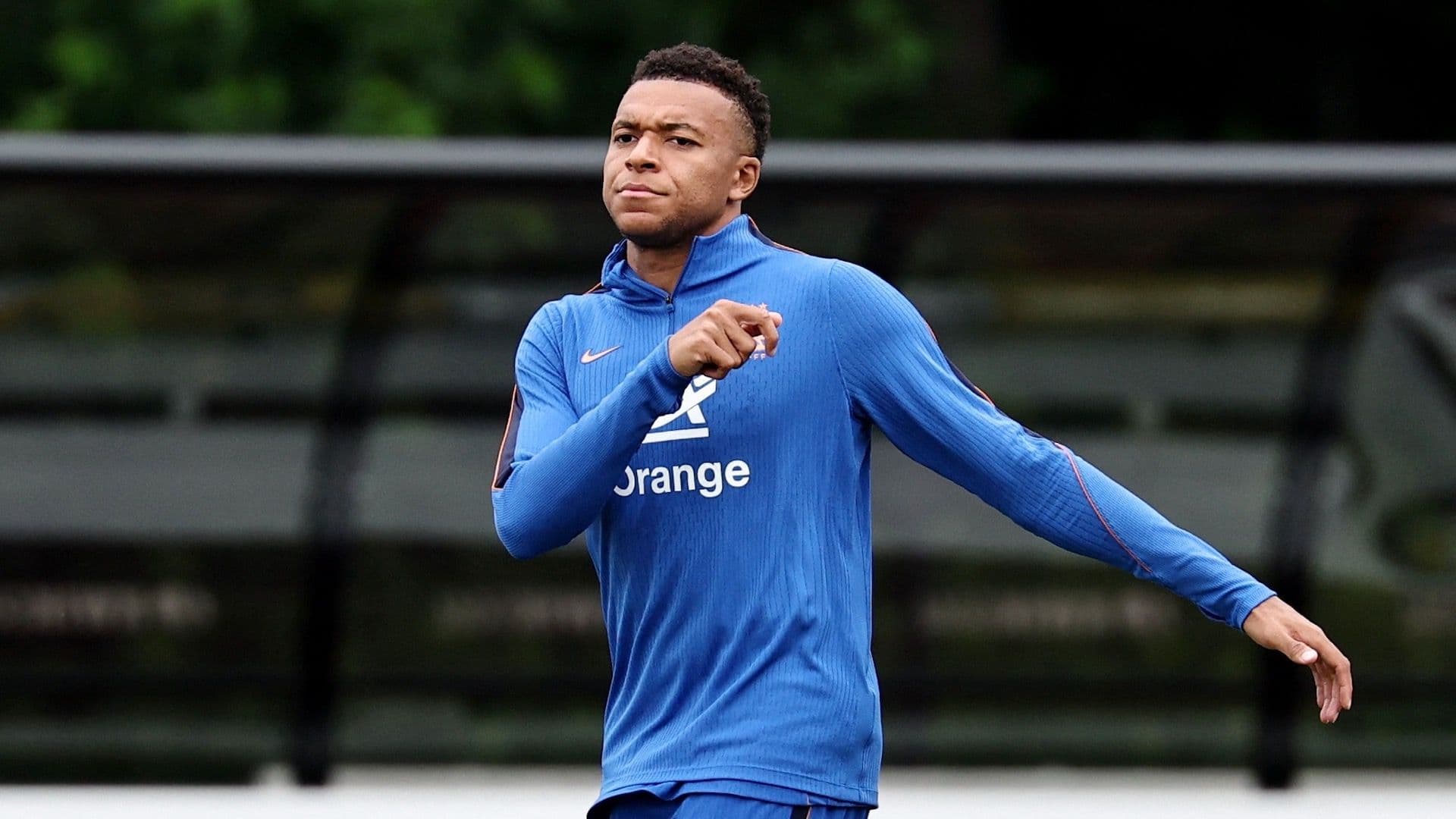 Mbappé se defiende de insultos