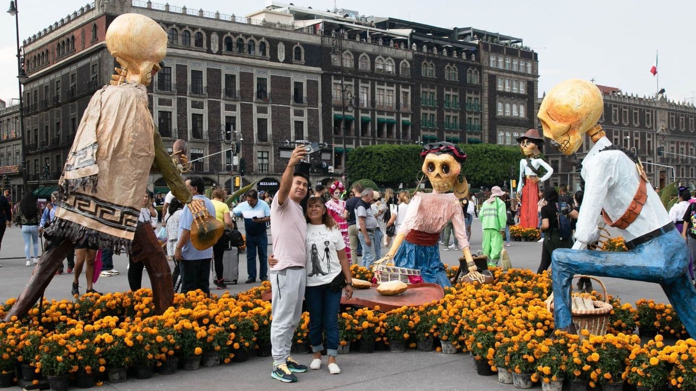 Mega Ofrenda de Día de Muertos en el Zócalo de CDMX