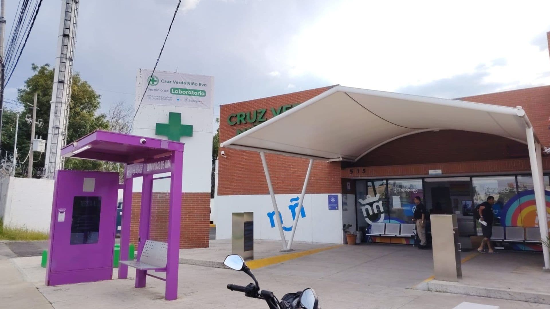 Menor de edad es encontrado en alberca