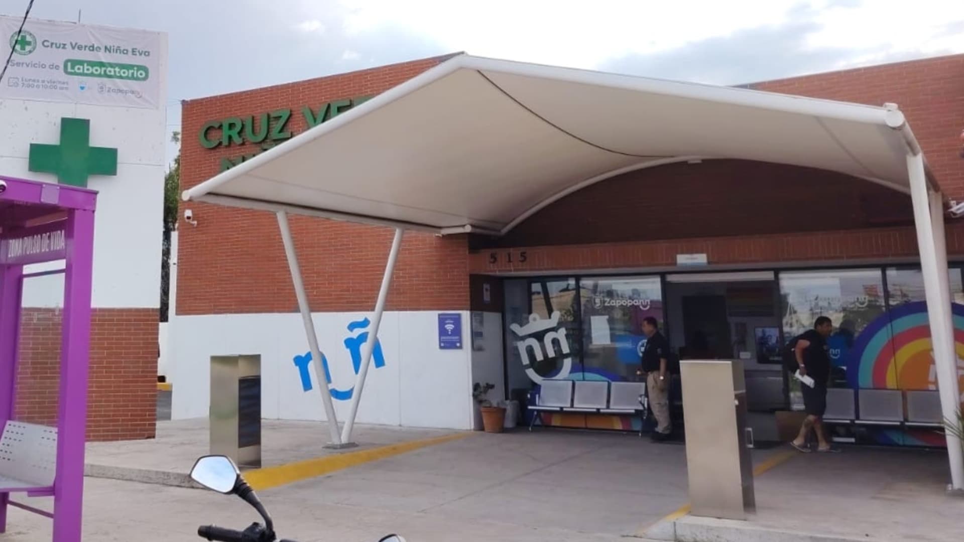 Niño es localizado en alberca