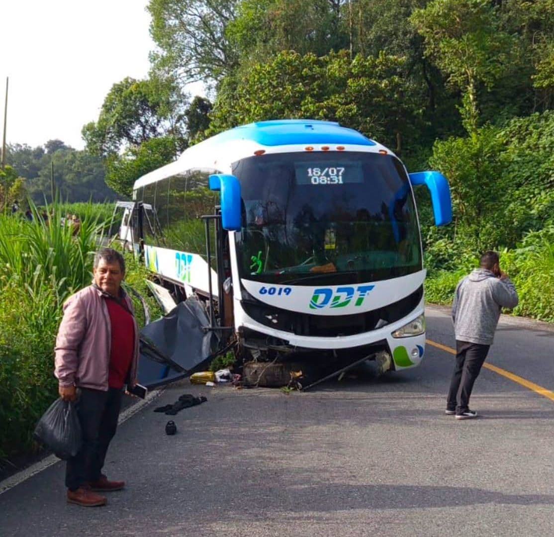 Muere Menor de Edad en Accidente de Autobús sobre la Autopista México-Tuxpan