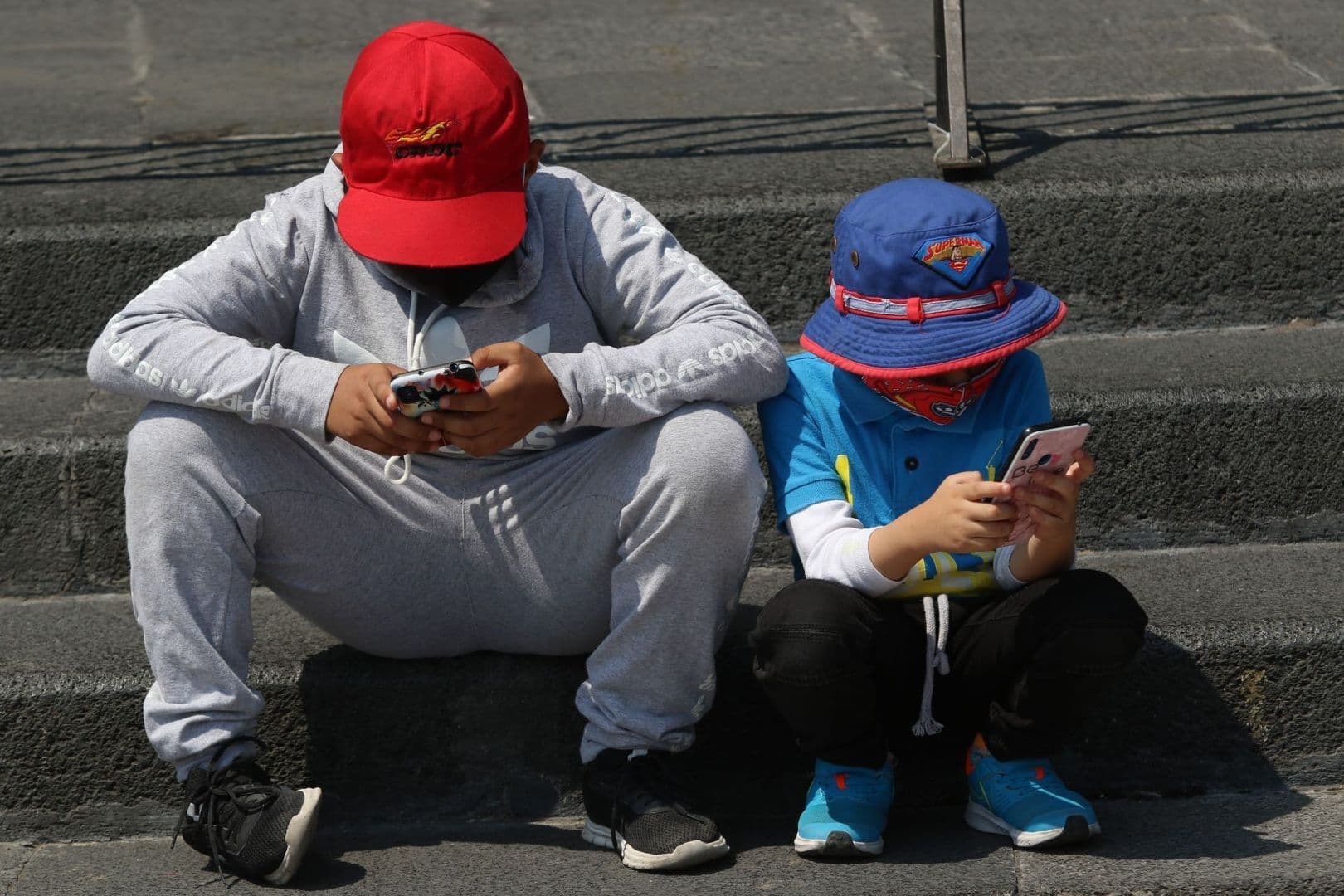 Facebook e Instagram, bajo la lupa por su impacto en menores.